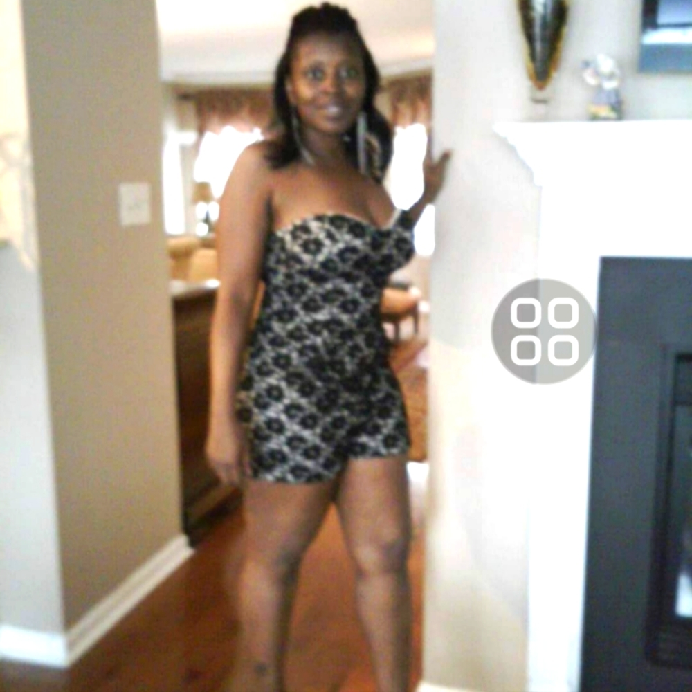Lace Romper - Picture 1 of 8
